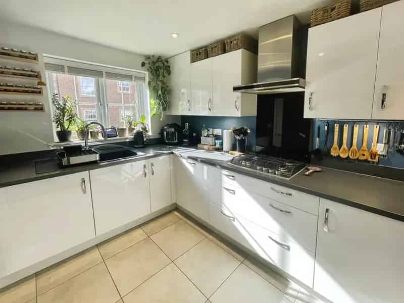 2 bedroom semi-detached house for sale