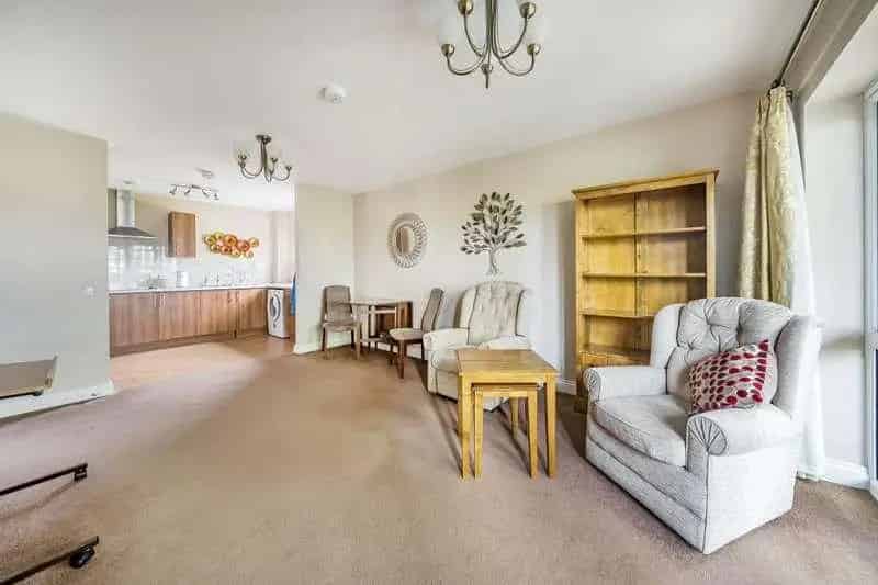 2 bed flat for sale