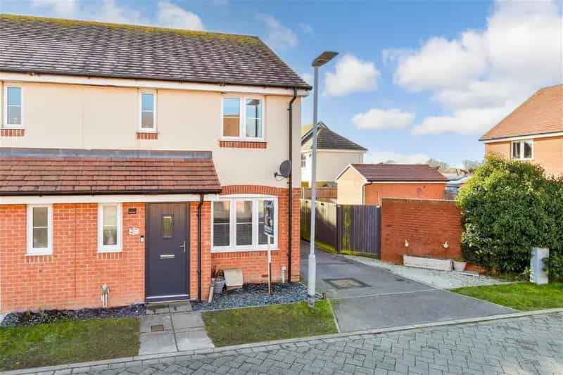 3 Bedroom Semi-Detached House For Sale