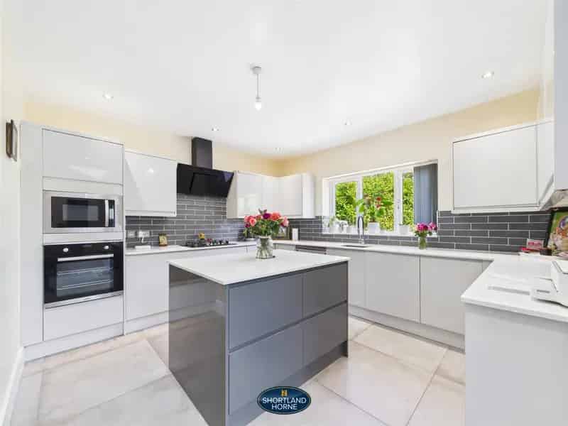 5 Bedroom Semi-Detached House to Rent