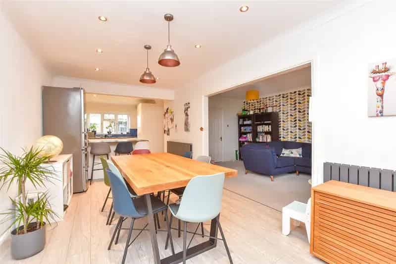 3 Bedroom End Terrace House for Sale