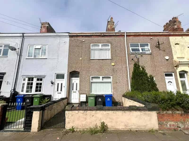 2 Bed Terrace House Grimsby Freehold Near Town Centre
