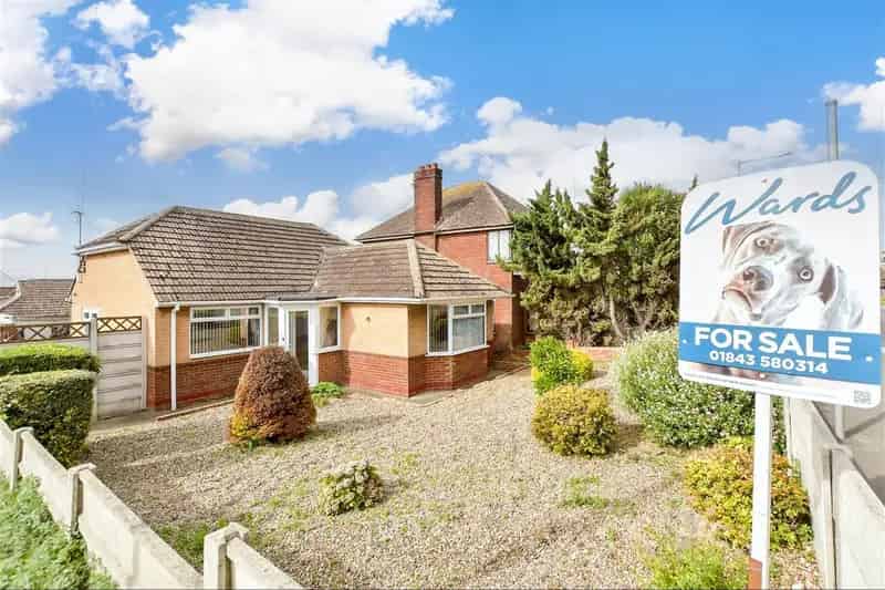 2 bedroom detached bungalow for sale