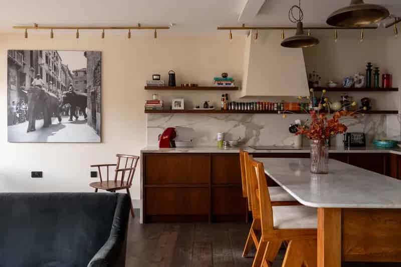 Two-Bedroom Apartment in Converted Bookbinding Workshop London N1