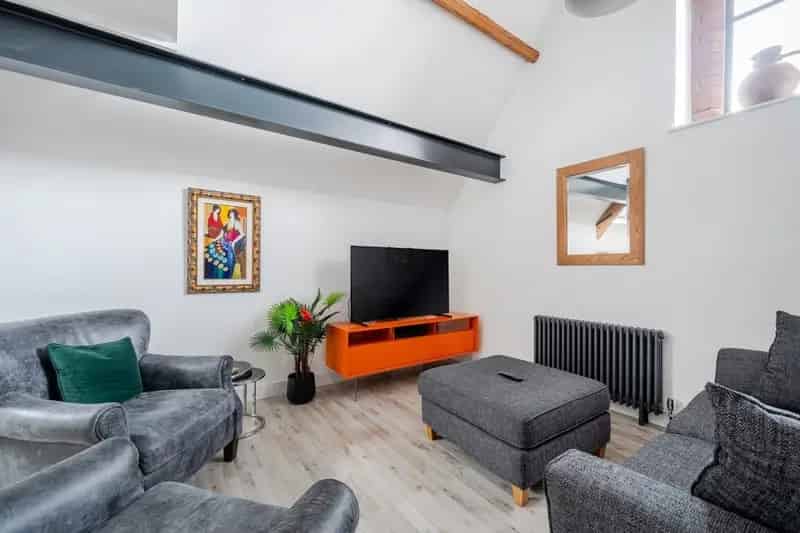 2 bedroom semi-detached house to rent