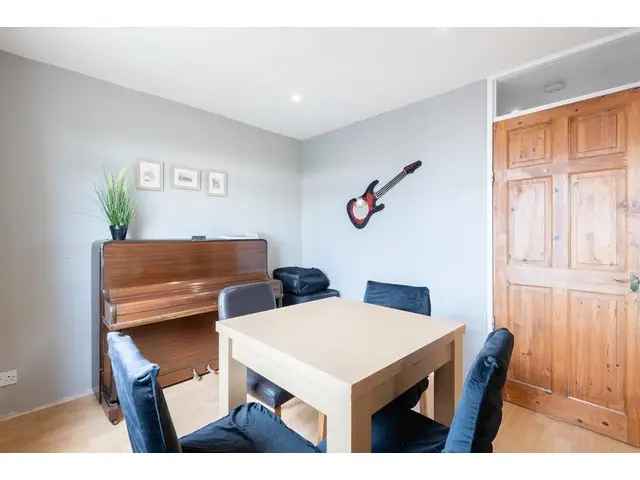 3 Bedroom Detached House for Sale in Balmullo