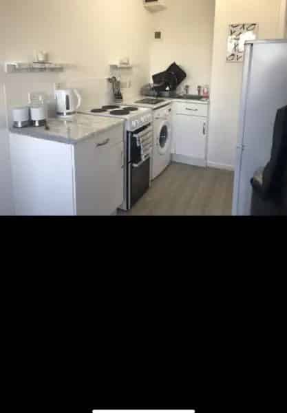 1 Bedroom Flat Near Gallagher Retail Park