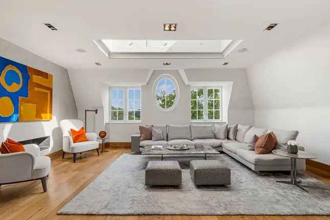 Luxury 4-Bedroom Penthouse Apartment in Kensington Hyde Park Views