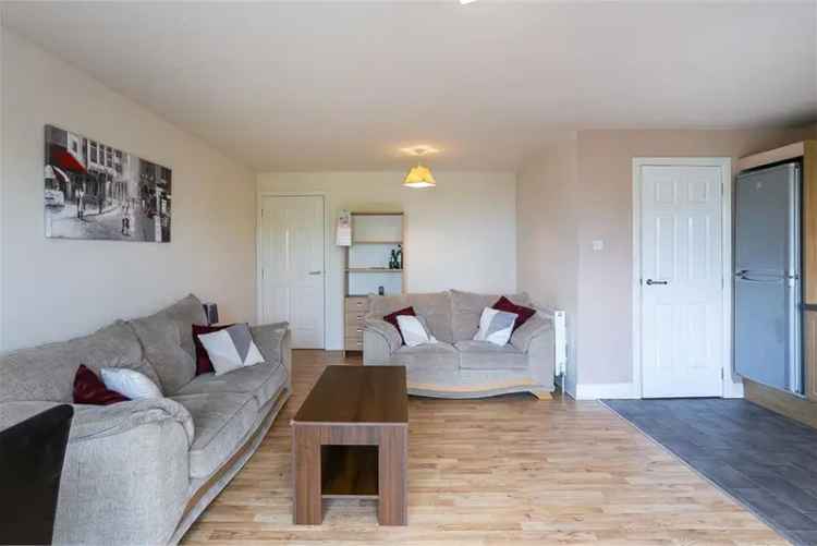 2 Bed Flat - First Floor with 1 Reception Room