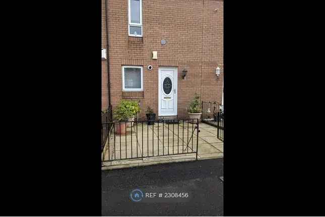 Terraced house to rent in Forbes Drive, Glasgow G40