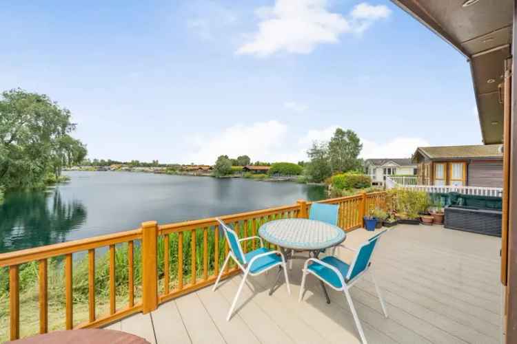 2 Bedroom Lakeside Park Home with Hot Tub and Stunning Views