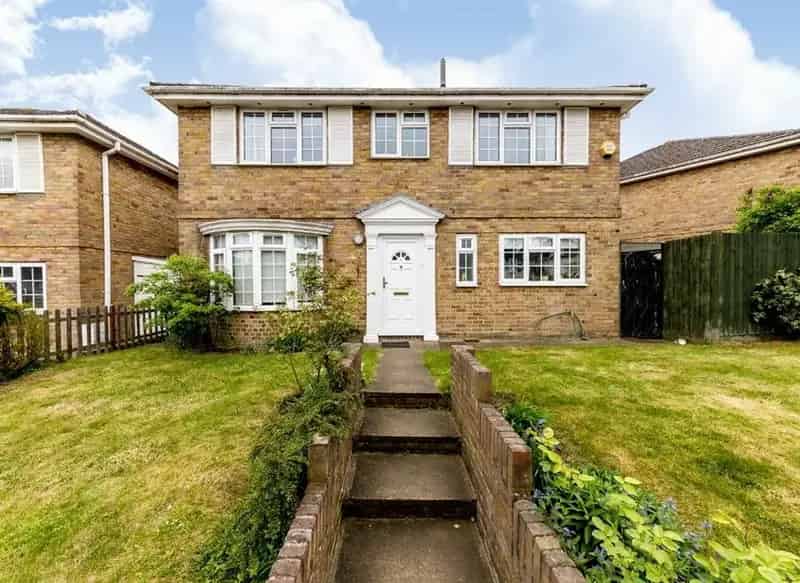 Four Bedroom Detached Home With Garden and Double Garage