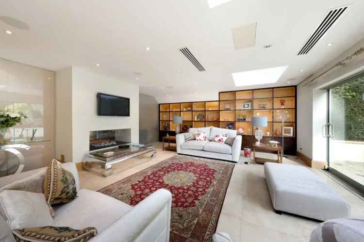 7 Bedroom Detached House for Sale in Beaconsfield