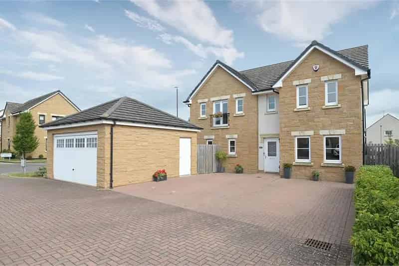 6 Bed House 2 Reception Rooms Modern Kitchen Ensuite Bathrooms Large Garden Garage