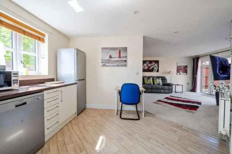 2 Bed Flat for Sale near Newbury Racecourse