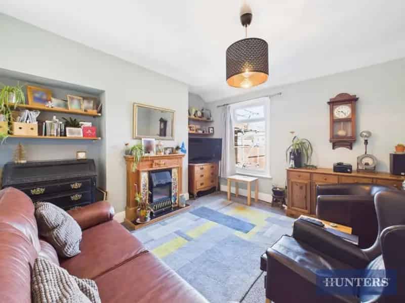 2 Bed Flat for Sale Filey Town Centre Off Road Parking