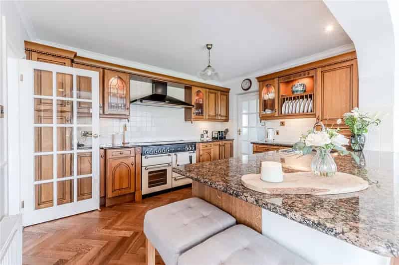 3 Double Bedroom Detached House For Sale