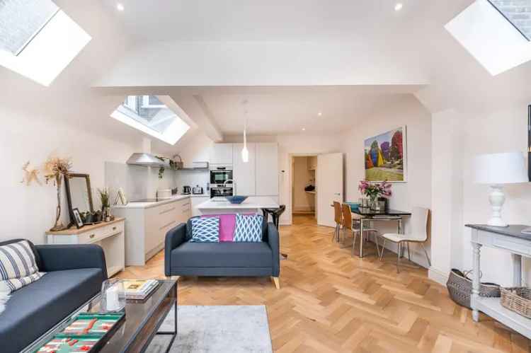 2 Bedroom Flat for Sale Newly Refurbished West Facing Garden