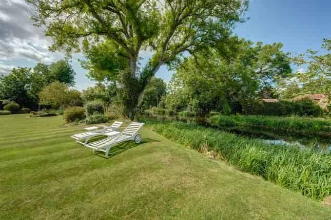 Detached House for Sale in Denham