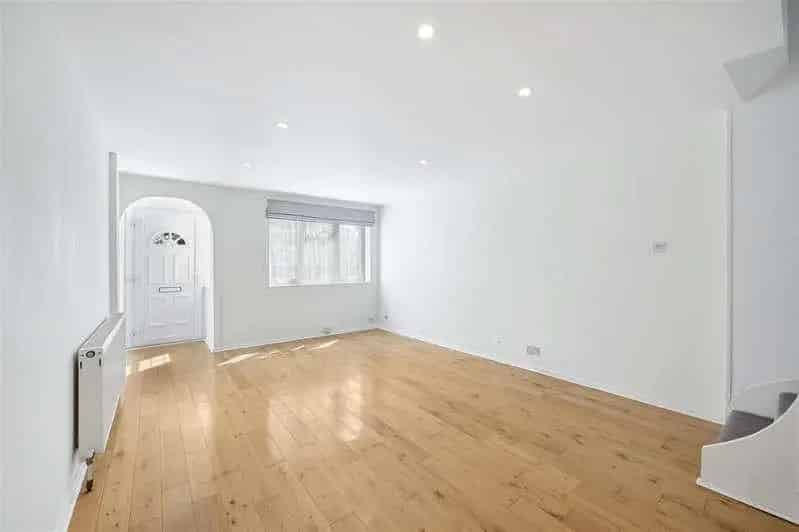 2 Bed House for Sale near Epsom Station