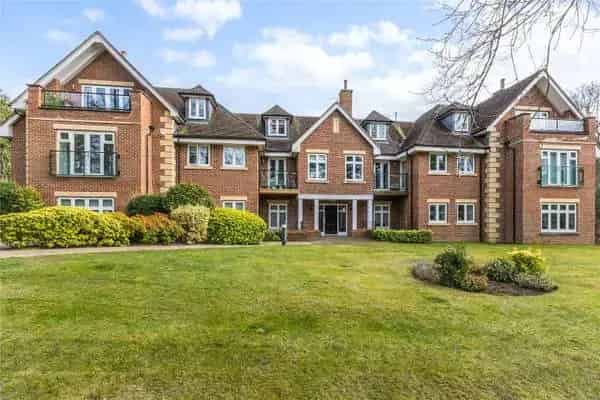 Villiers House Apartment: 3 Beds, 2 En-Suites, Balcony & Parking