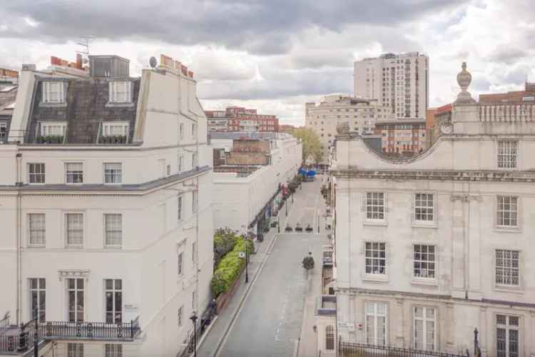 Stunning Belgravia Townhouse with Roof Terrace and Parking