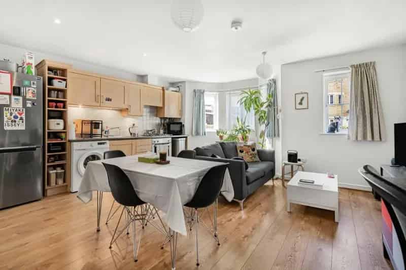 2 Bed Flat for Sale Near Peckham Rye