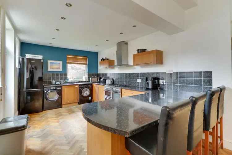 6 bedroom semi-detached house for sale