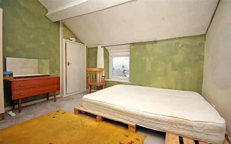 2 Bed House for Sale Deiniolen Spacious Family Home