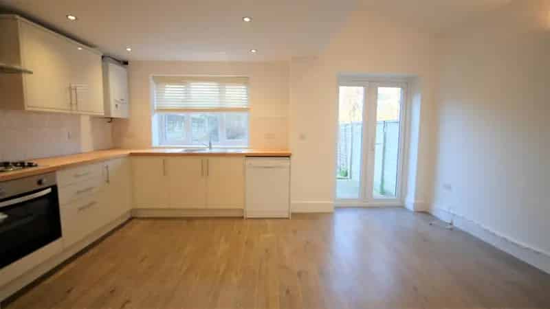 2 Bedroom Garden Flat to Rent - Recently Refurbished