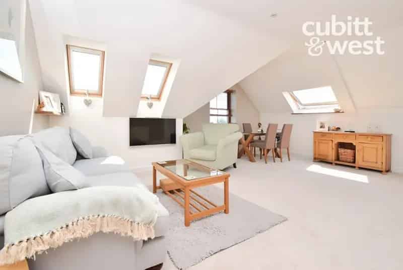 2 Bedroom Apartment to Rent in TN6