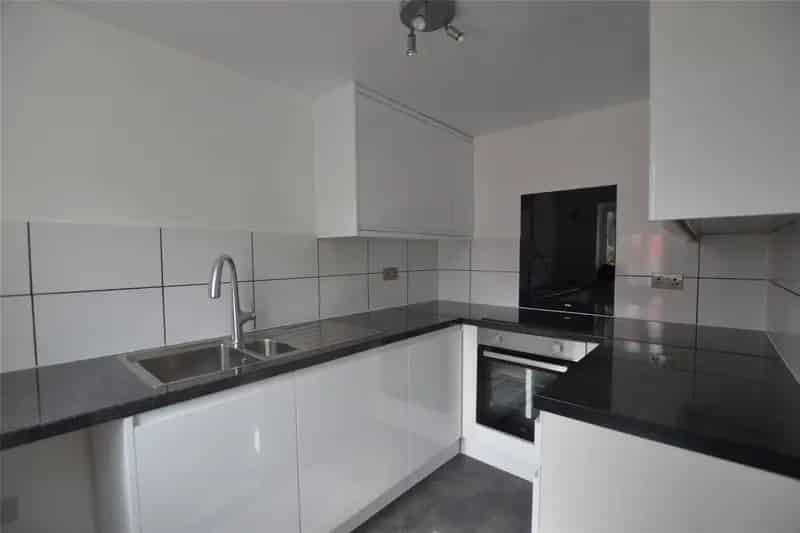 2 Bedroom Maisonette Near Stroud Town Centre