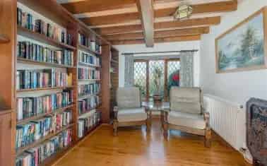 Secluded 5-Bedroom Farm Cottage with Hot Tub and Large Gardens