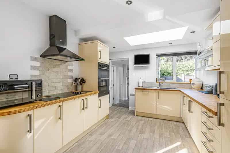 4 Bedroom Detached Bungalow for Sale in Camblesforth