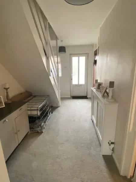 3 Bed Mid Terrace House with Double Driveway and Garage