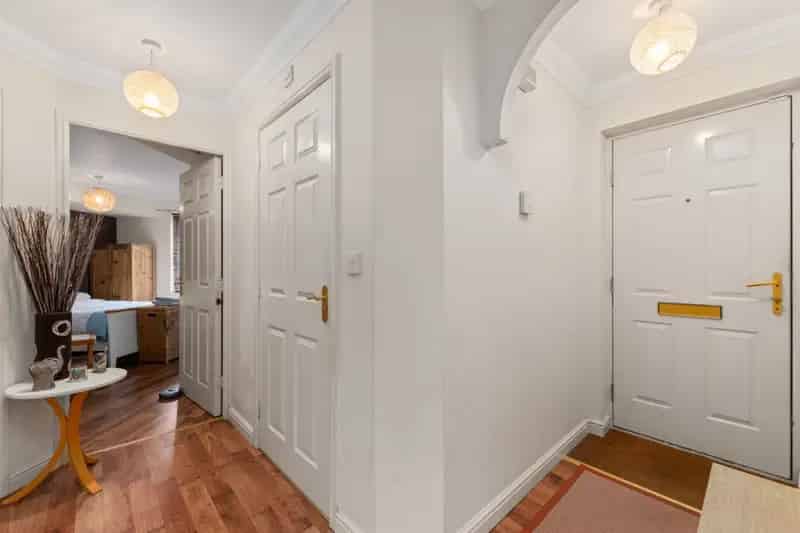 2 Bedroom Ground Floor Flat For Sale