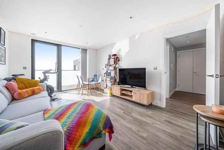 Top Floor 1 Bedroom Apartment with Private Parking