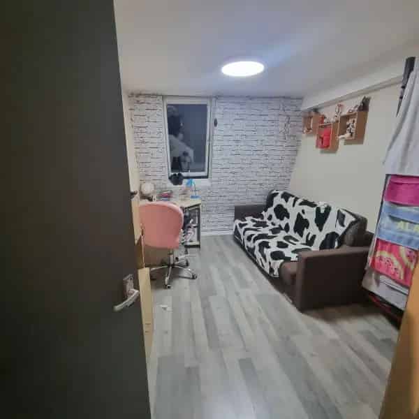 Sea View Flat Near Amenities
