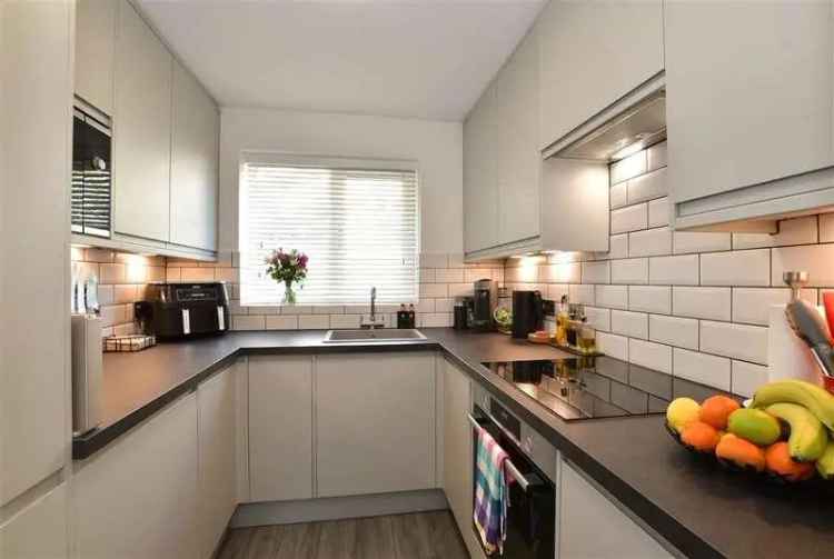 2 bed flat for sale