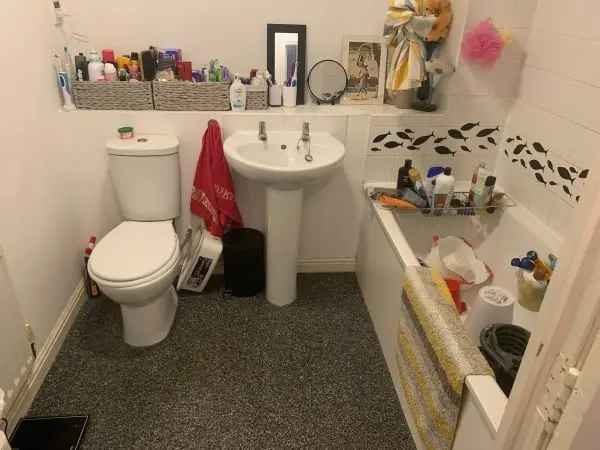 Flat For Rent in Eastleigh, England