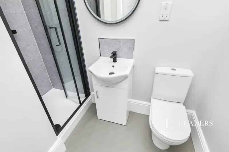 1 bedroom in a house share to rent