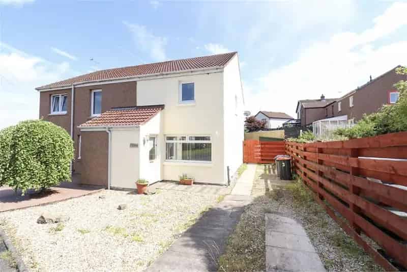 2 Bed Semi Detached House with Modern Kitchen and Bathroom