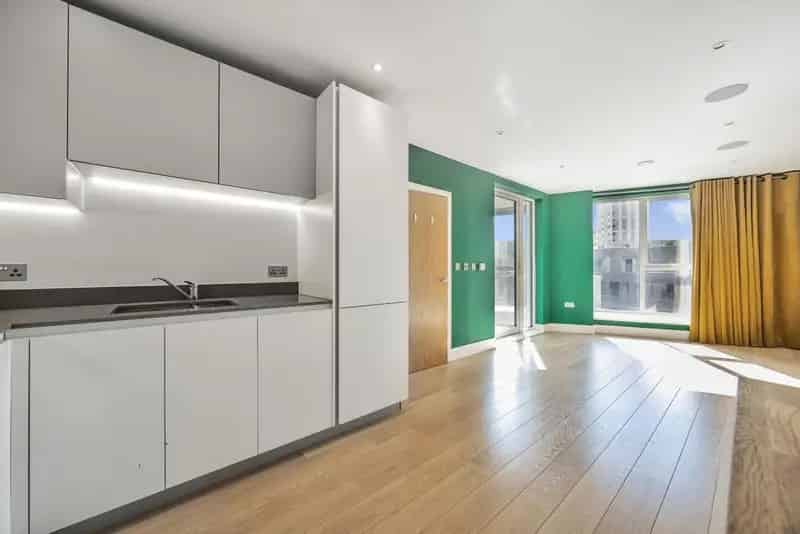 One Bedroom Apartment with Private Balcony