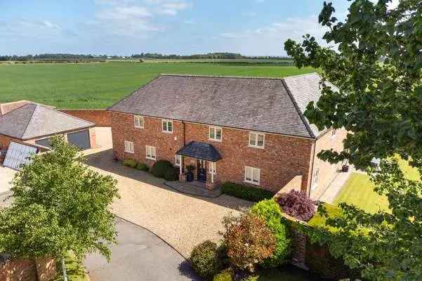 Highfield Farm Cottage, Bracebridge Heath, Lincoln, LN4 2HZ | Property for sale | Savills