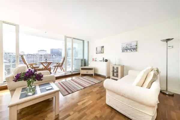 Two Bedroom Apartment with Breathtaking London Views