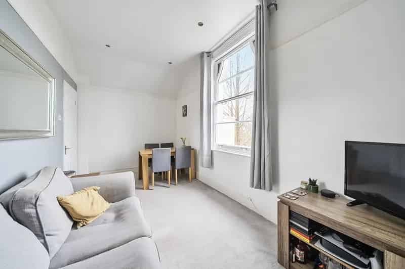 1 Bedroom Flat for Sale Top Floor Apartment with Far Reaching Views
