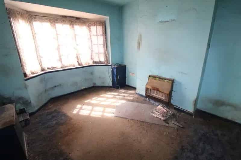 3 Bedroom Mid Terrace House For Sale Renovation Project