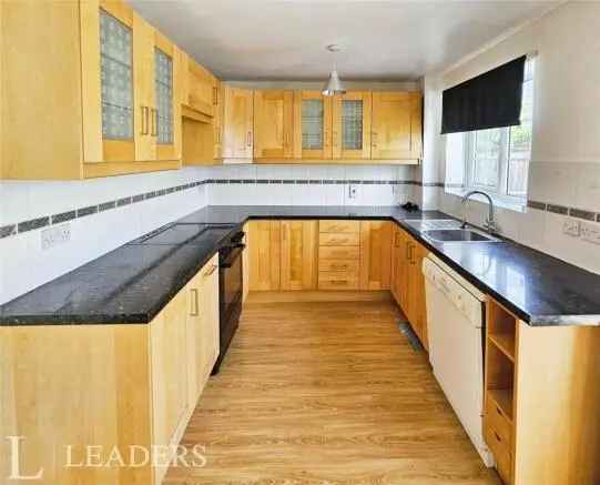 3 Bedroom Semi Detached House To Rent