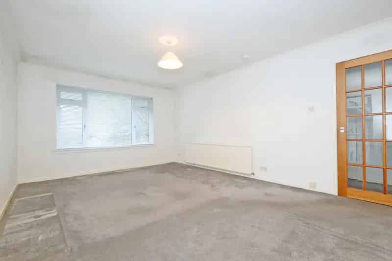 Two Bedroomed First Floor Flat with Garage in Cults