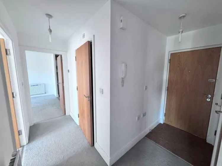 2 Bedroom Flat For Sale Near Farnham Town Centre